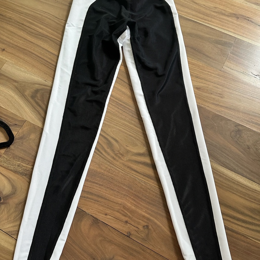 Beach Riot Colorblock ribbed leggings size Xsmall - Picture 2 of 3